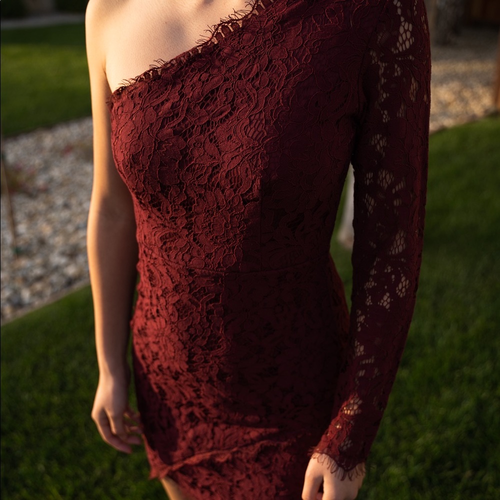 Classy Red Lace One Armed Formal Dress